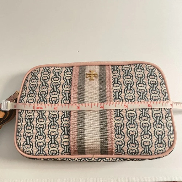 Tory Burch Gemini Link Wristlet Coastal Pink Gold Hardware H:4.2", L 7.2" - Picture 7 of 16